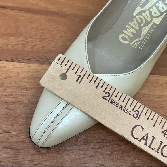 Vintage SALVATORE FERRAGAMO 30435 Ivory Pearl Leather Pumps Size 6.5 4A AAAA - Picture 16 of 16